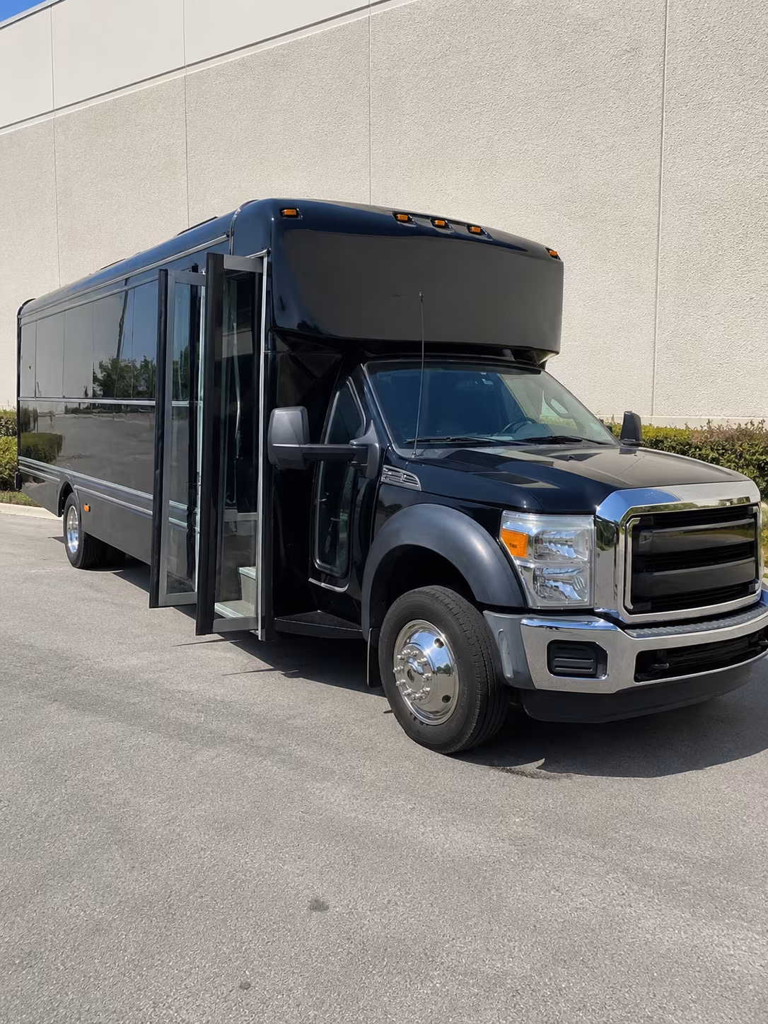 Addison Birthday, Sweet 16, & Quinceañera Transportation onboard seating
